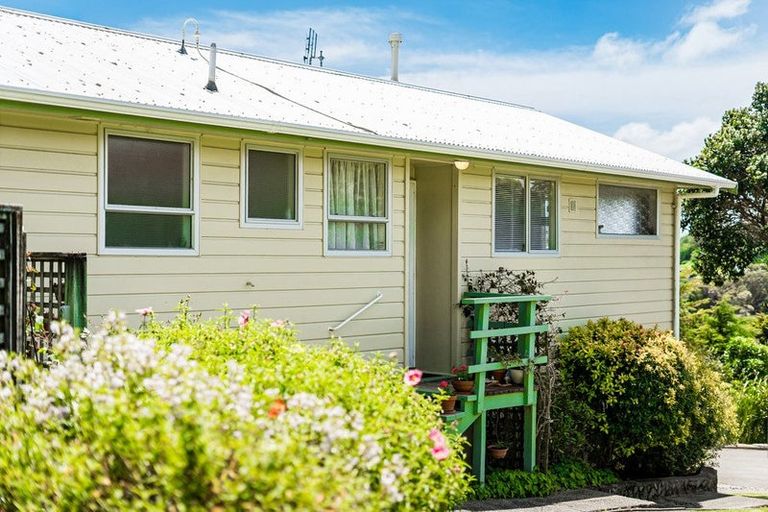 Photo of property in 16 Hicks Close, Whitby, Porirua, 5024