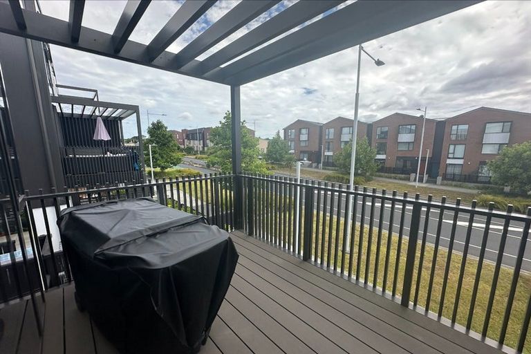 Photo of property in 5/2 Rangitamiro Place, Hobsonville, Auckland, 0616