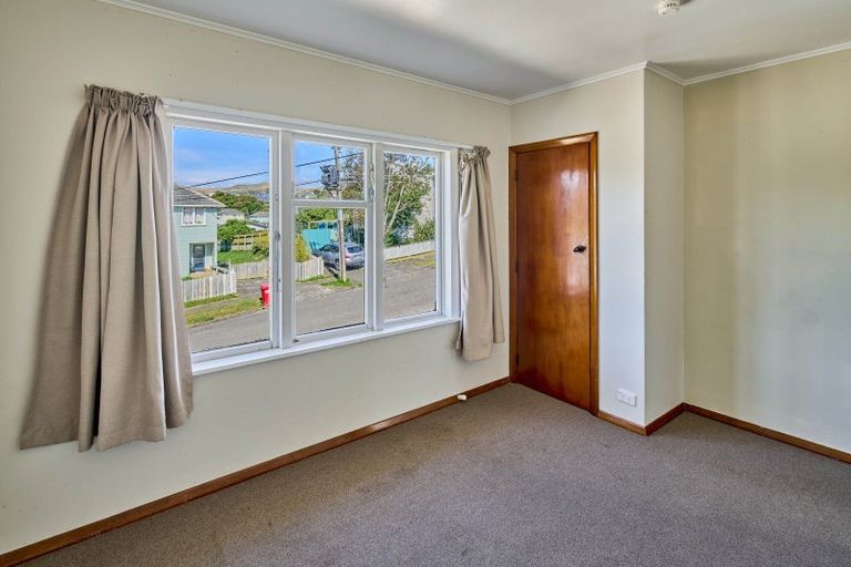 Photo of property in 3-5 York Place, Cannons Creek, Porirua, 5024