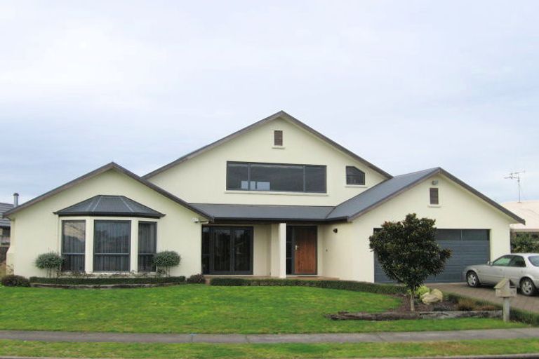 Photo of property in 45 Waiwherowhero Drive, St Andrews, Hamilton, 3200