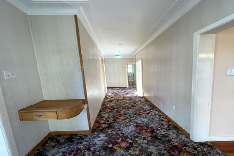 Photo of property in 4 Kervil Avenue, Te Atatu Peninsula, Auckland, 0610