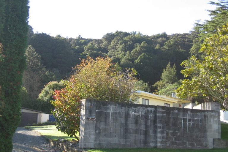 Photo of property in 25 Kennedy Grove, Stokes Valley, Lower Hutt, 5019