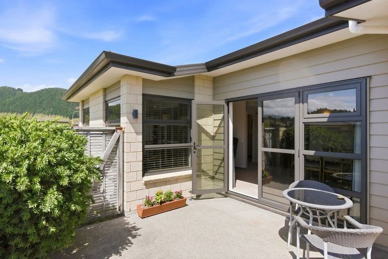 Photo of property in 2 Pearson Place, Paraparaumu, 5032
