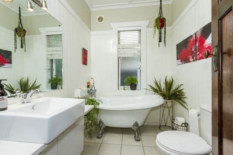 Photo of property in 53 Aramoana Avenue, Devonport, Auckland, 0624