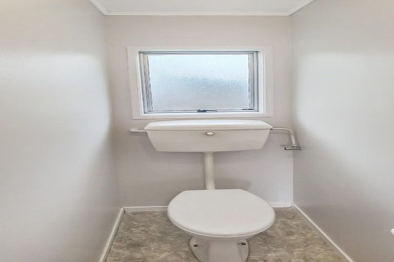 Photo of property in 5 Flaunty Place, West Harbour, Auckland, 0618