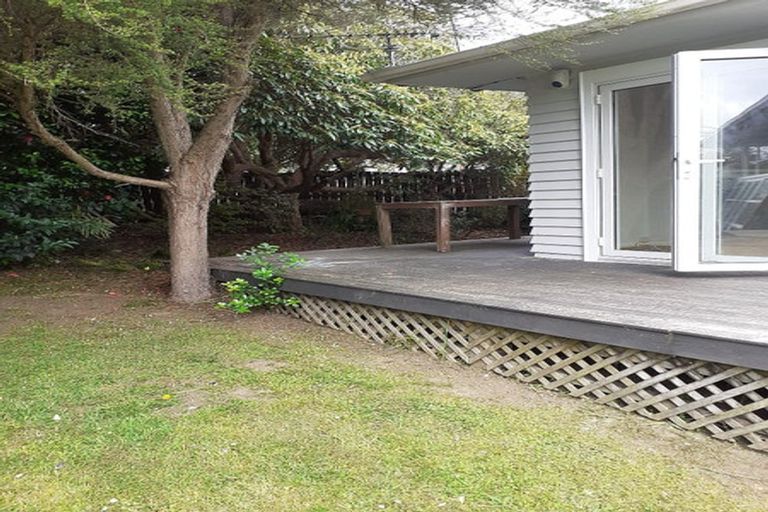 Photo of property in 99 Beach Road, Te Atatu Peninsula, Auckland, 0610