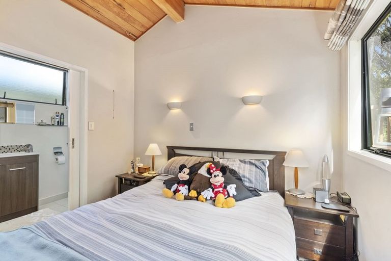 Photo of property in 1/8 Dee Place, Torbay, Auckland, 0630