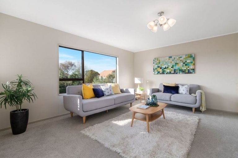 Photo of property in 1/2 Leith Way, Rothesay Bay, Auckland, 0630