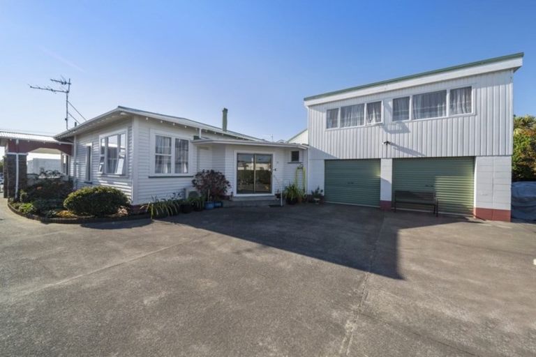 Photo of property in 87 Glover Road, Hawera, 4610