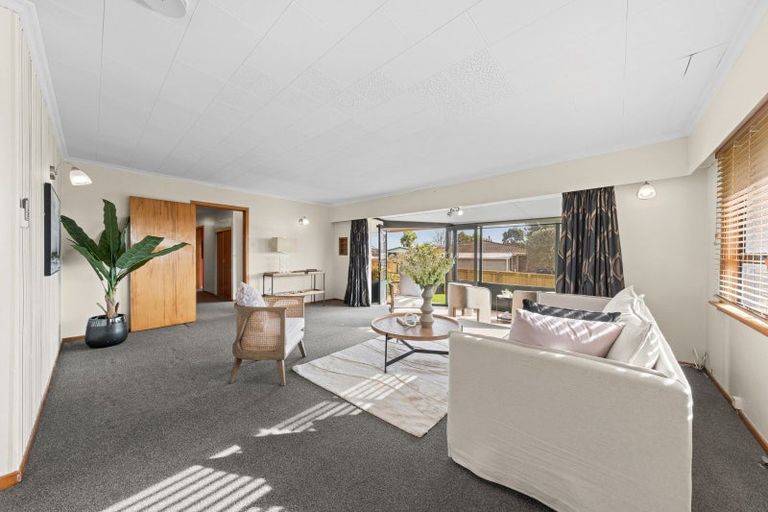 Photo of property in 36 Wairau Road, Oakura, 4314