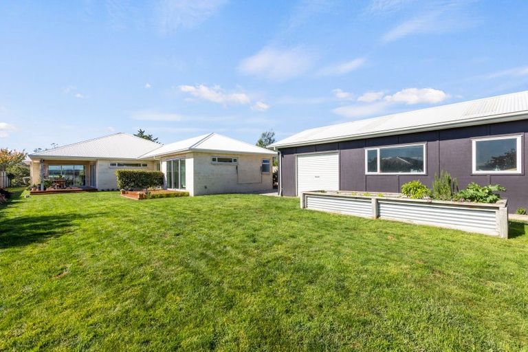 Photo of property in 111 Arataki Road, Havelock North, 4130