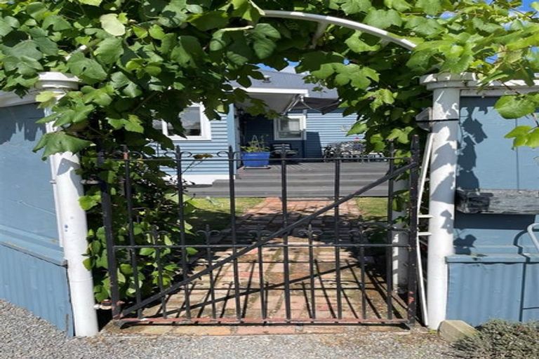 Photo of property in 12 Parsonage Road, Waimate, 7924