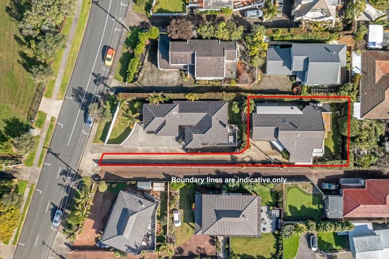 Photo of property in 2/114 Aberdeen Road, Campbells Bay, Auckland, 0620