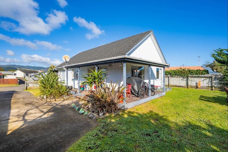 Photo of property in 32 Rosewood Place, Paraparaumu, 5032