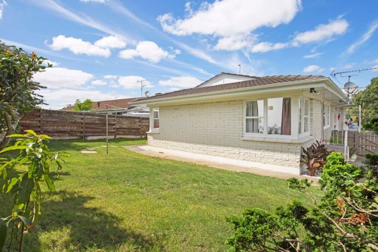 Photo of property in 2/12 Meadway, Sunnyhills, Auckland, 2010