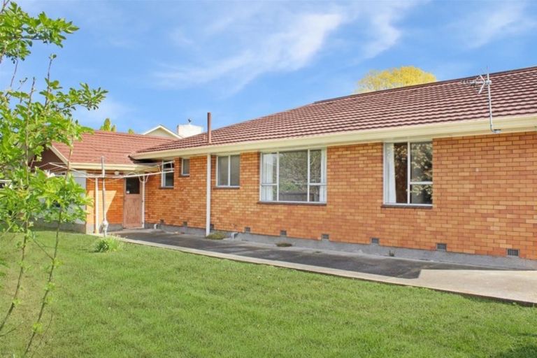 Photo of property in 19 Rutherglen Avenue, Ilam, Christchurch, 8041