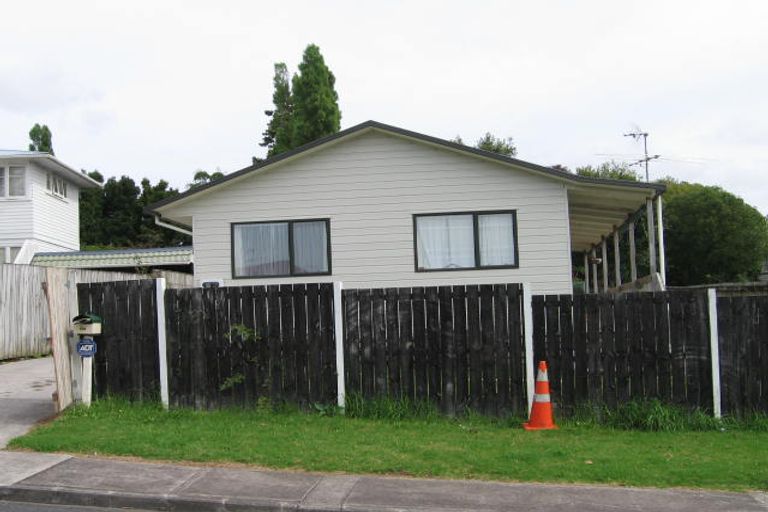 Photo of property in 8a Marewa Street, Te Atatu South, Auckland, 0610