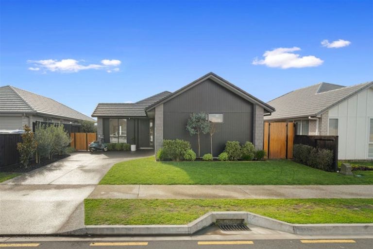 Photo of property in 8 Kaiora Drive, Papamoa Beach, Papamoa, 3118