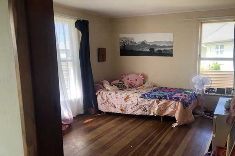 Photo of property in 2 Sutton Place, Hawera, 4610