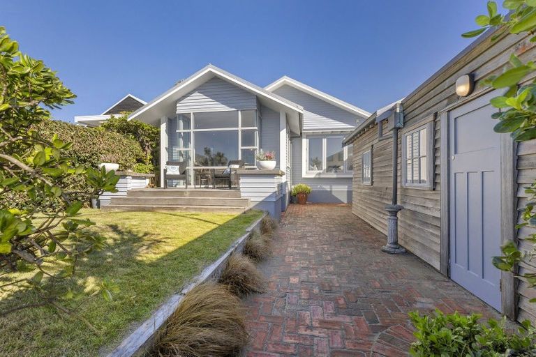 Photo of property in 65 Marine Parade, Seatoun, Wellington, 6022