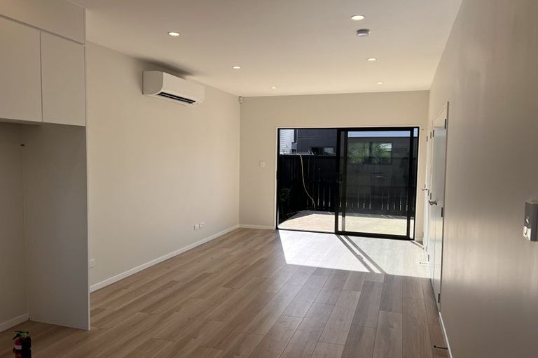 Photo of property in 1/39 Graham Avenue, Te Atatu Peninsula, Auckland, 0610