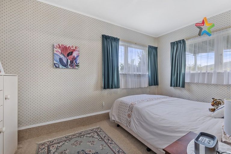 Photo of property in 33 Kingsley Street, Stokes Valley, Lower Hutt, 5019