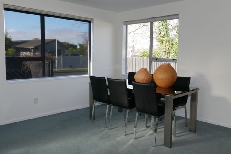 Photo of property in 16 Clivedon Place, Redwood, Christchurch, 8051