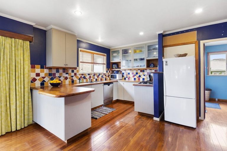 Photo of property in 13 Lorenzen Bay Road, Raglan, 3225