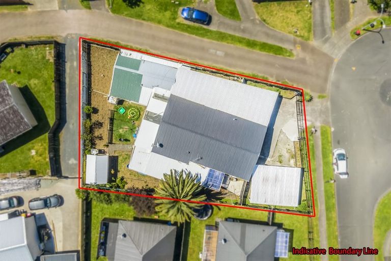 Photo of property in 8 Hatherley Place, Clendon Park, Auckland, 2103