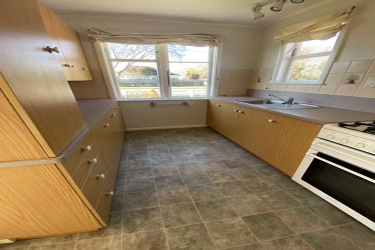 Photo of property in 17 Queenwood Road, Levin, 5510