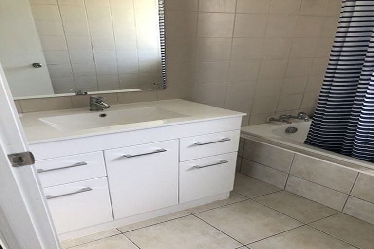 Photo of property in 2/1 Chesley Place, Half Moon Bay, Auckland, 2012