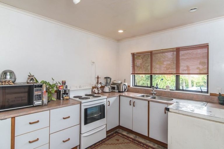 Photo of property in 140 Arawhata Road, Paraparaumu, 5032