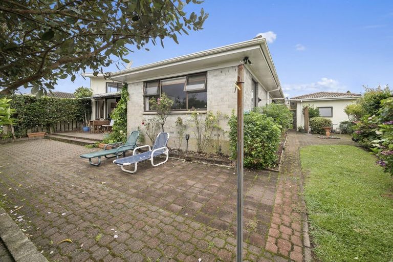 Photo of property in 8a Gemini Place, Kawaha Point, Rotorua, 3010