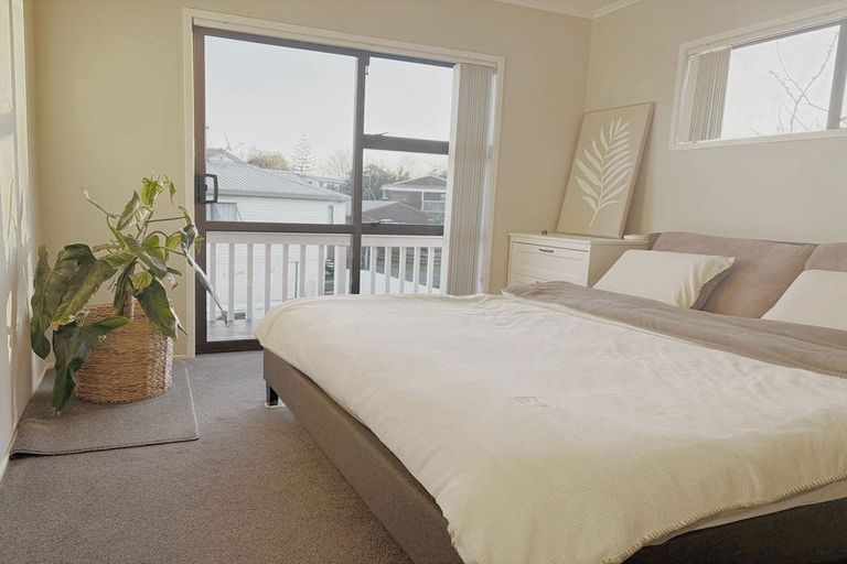 Photo of property in 2 Sheehan Road, Te Atatu South, Auckland, 0610