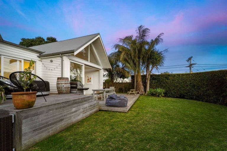 Photo of property in 17 Vincent Road, Northcote Point, Auckland, 0627