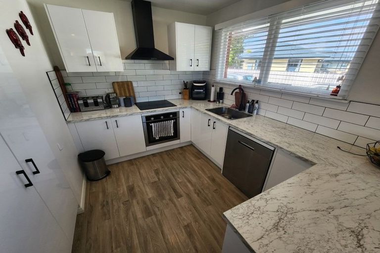 Photo of property in 72 Niven Street, Avondale, Christchurch, 8061