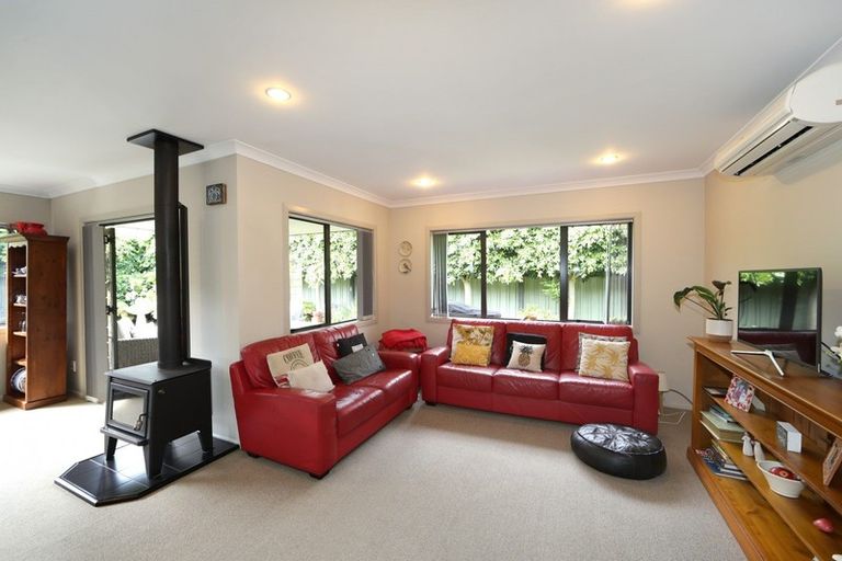 Photo of property in 15 Delta Mews Place, Clive, 4102