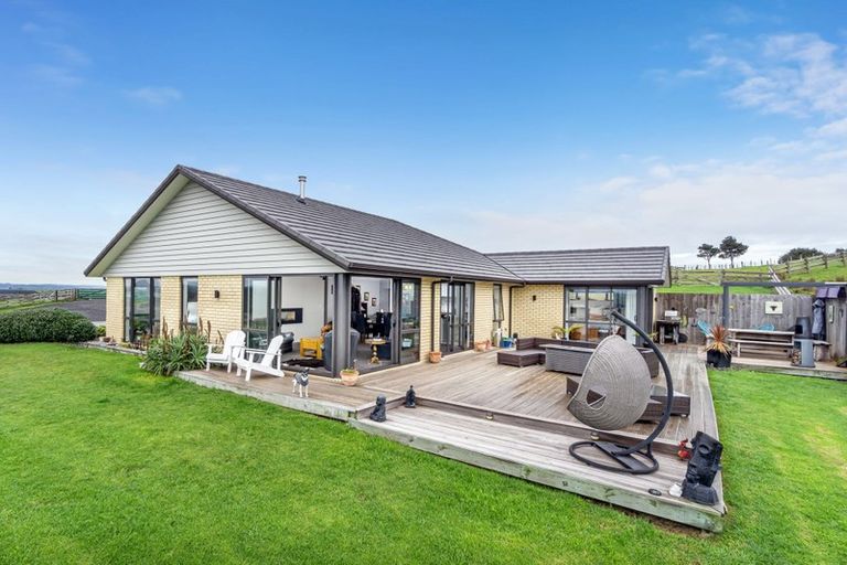 Photo of property in 137 Tuparekura Road, South Head, Helensville, 0874