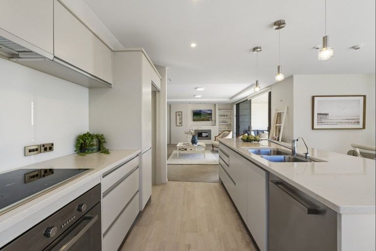 Photo of property in Vivaldi Apartments, 10/48 Marine Parade, Mount Maunganui, 3116
