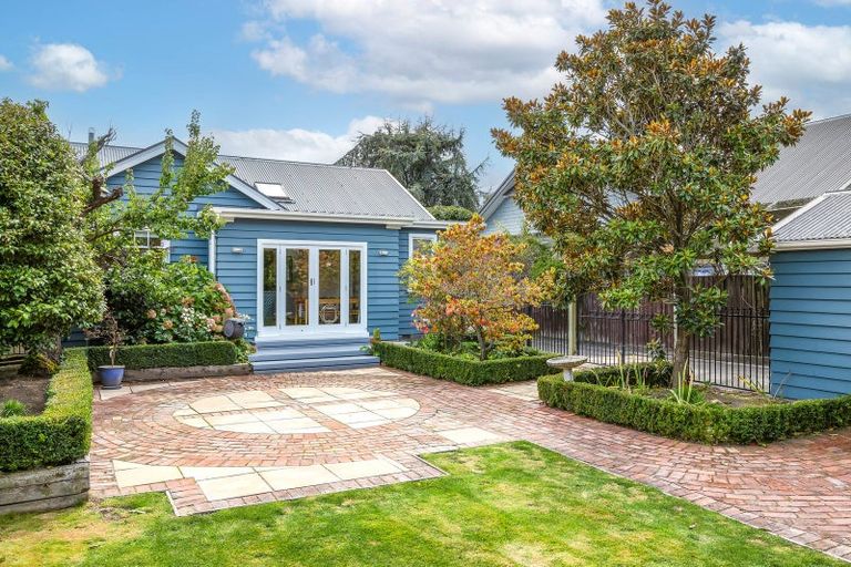 Photo of property in 84 Saint Martins Road, Saint Martins, Christchurch, 8022