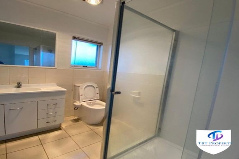 Photo of property in 11 Andover Way, Goodwood Heights, Auckland, 2105