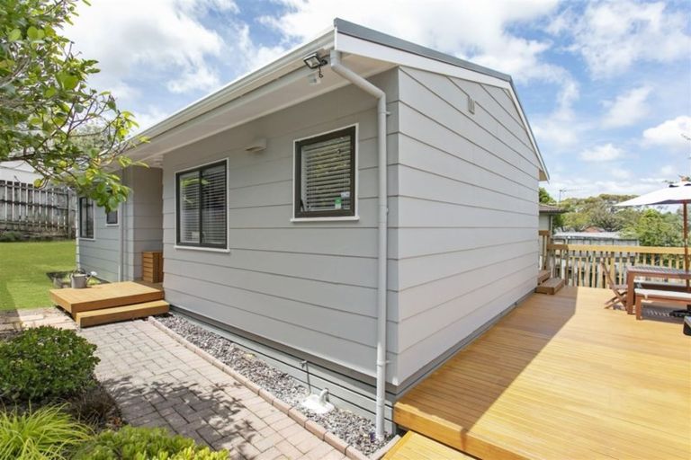 Photo of property in 1/10 Oreil Avenue, West Harbour, Auckland, 0618