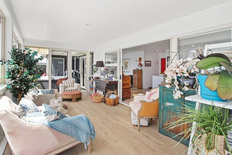 Photo of property in 28 Crispe Road, Clarks Beach, 2122