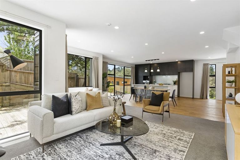 Photo of property in 1/4 Mcquoid Place, Glenfield, Auckland, 0629