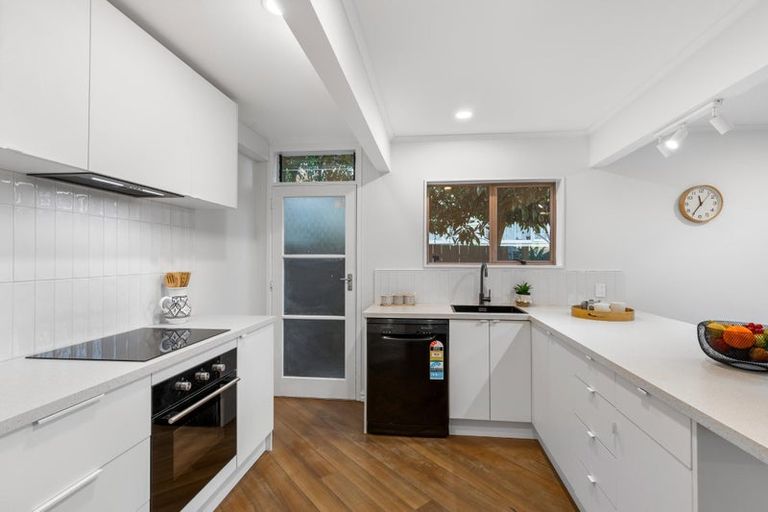 Photo of property in 4/90 Lynwood Road, New Lynn, Auckland, 0600