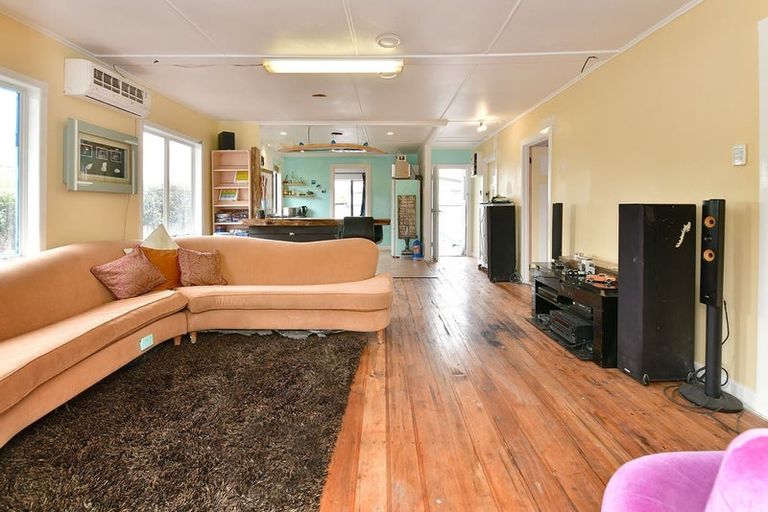 Photo of property in 4 Rere Place, Parakai, 0830