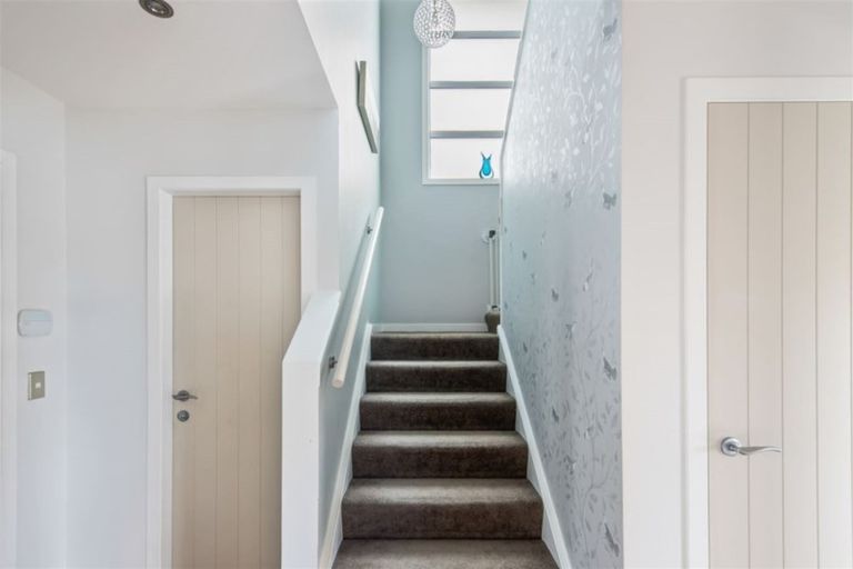 Photo of property in 48a Winsley Terrace, Churton Park, Wellington, 6037