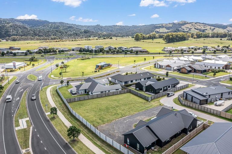 Photo of property in 2 Norma Way, Whitianga, 3510