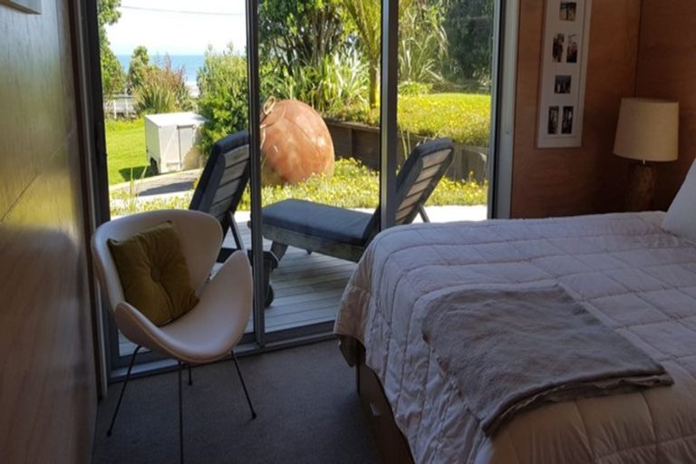 Photo of property in 2 Wairau Road, Oakura, 4314