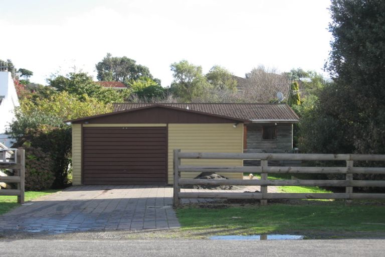 Photo of property in 17 Moa Road, Raumati Beach, Paraparaumu, 5032